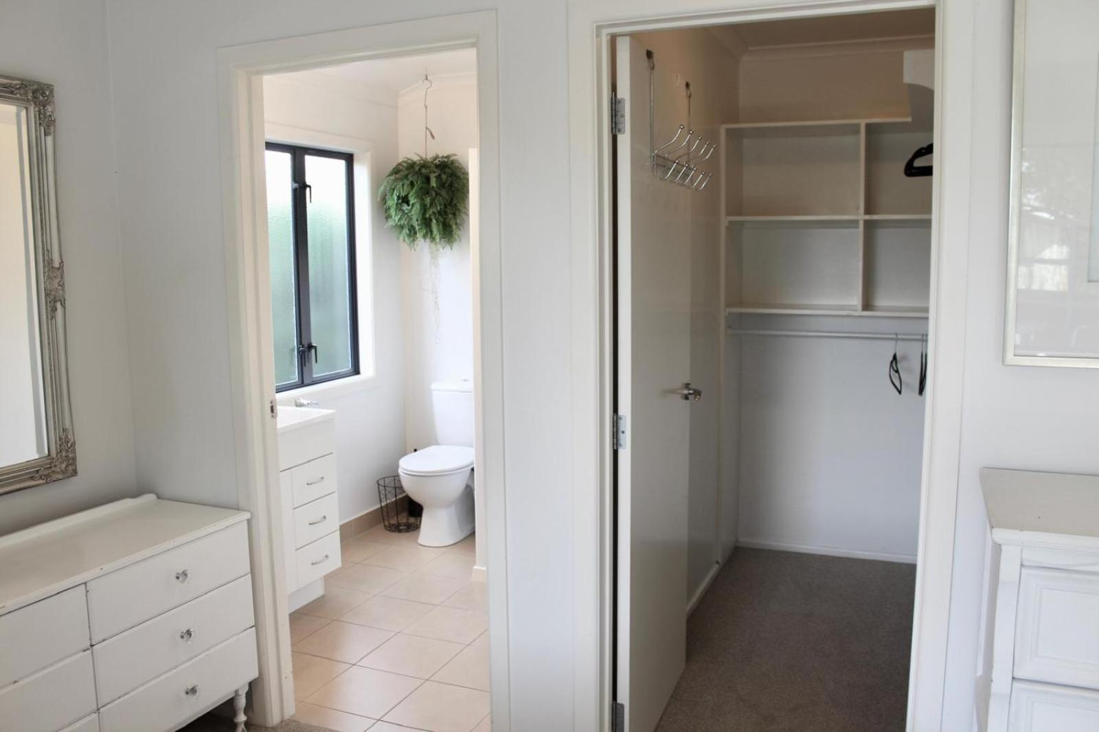 5-Min Walk To Village - Havelock North Holiday Home With Spa Pool Eksteriør billede