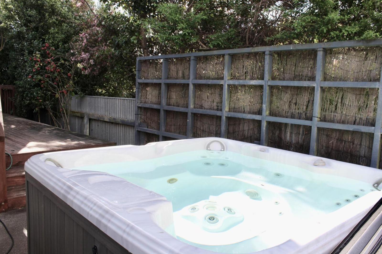 5-Min Walk To Village - Havelock North Holiday Home With Spa Pool Eksteriør billede